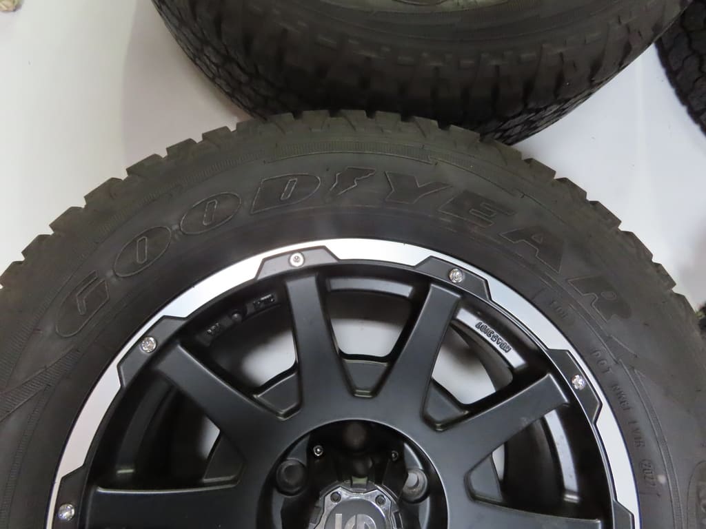 Radsatz Wrangler Goodyear All Rerrain Adventure inkl. Schraubenn