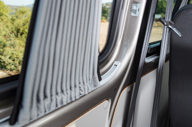 Carbest Vorhänge mit Innenverkleidung kurzer Radstand für Ford Custom / VW new Transporter (2025)