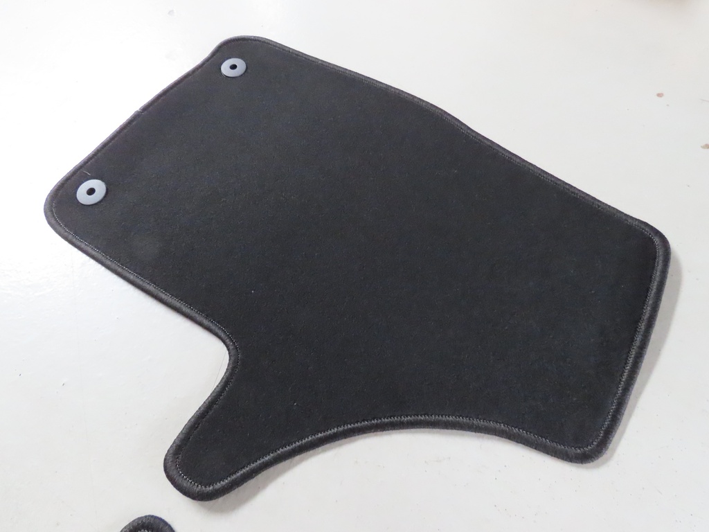 T6 Fussmatte (Vorne/2-Teilig) Hess