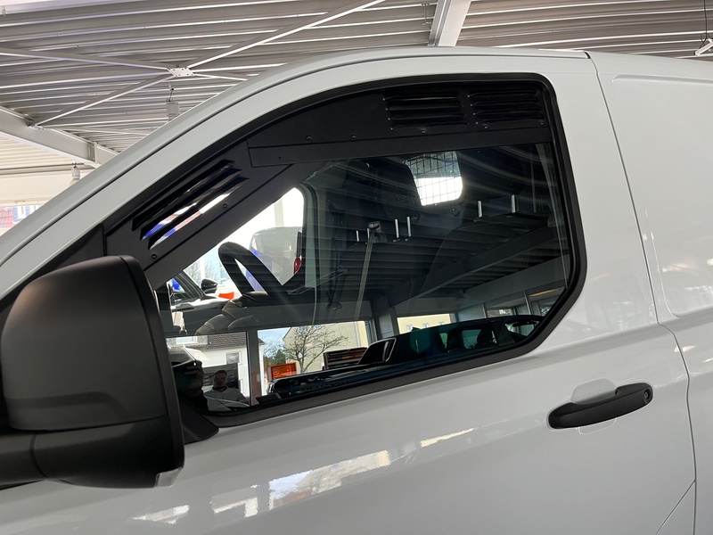 Lüftungsgitter- Set Fahrerhaus für Ford Transit Custom / VW Transporter (2025)