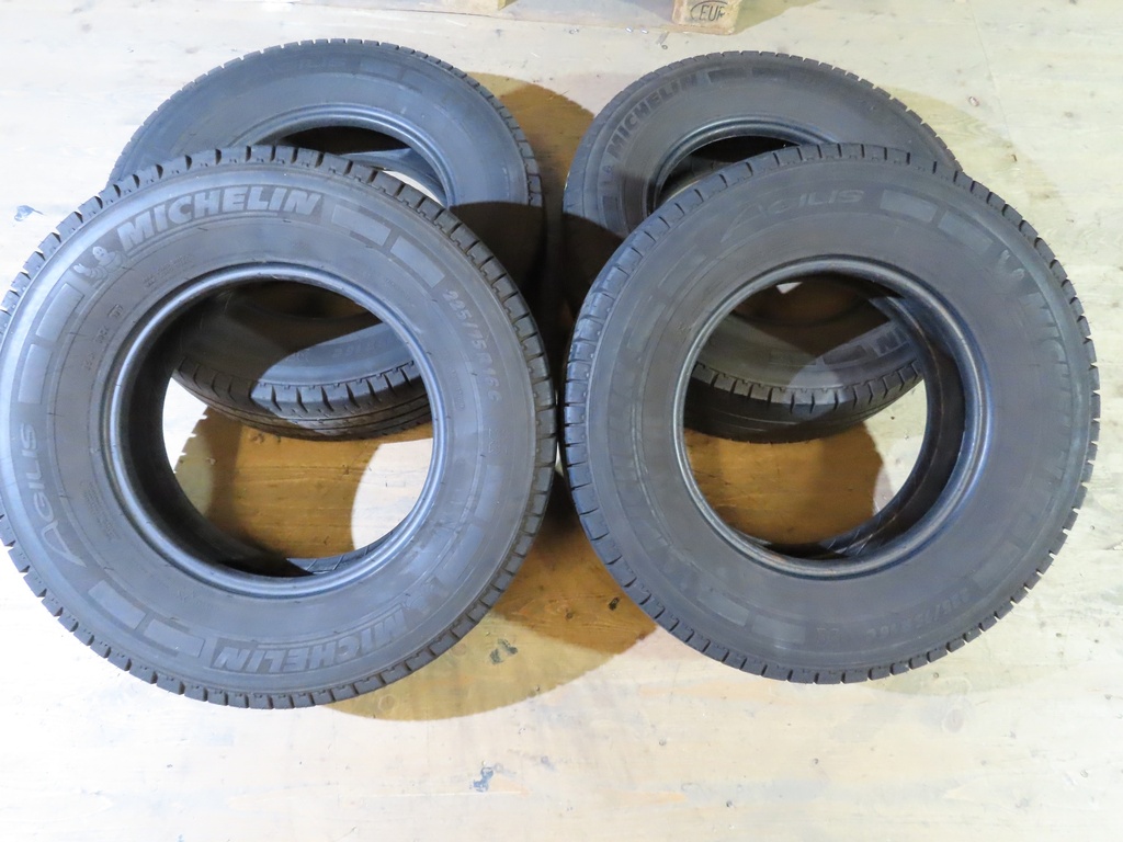 Reifensatz Michelin Agilis 225/75 R16 C (Sommer) für VW Transporter-Occasion