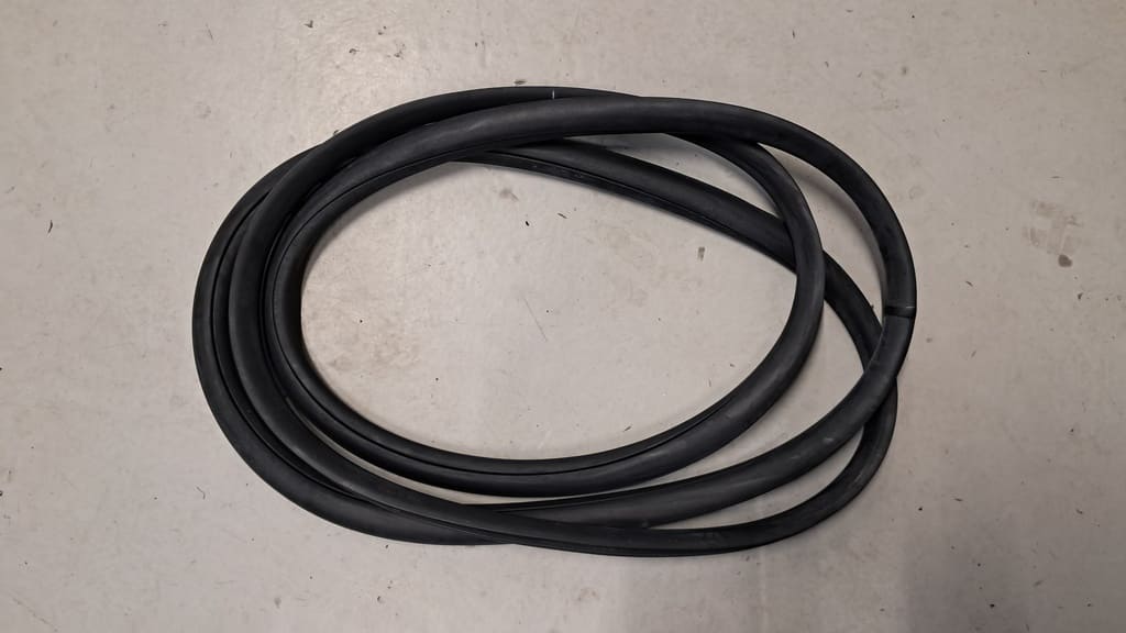 Fensterdichtung (WS-Vollgummi)ohne Leistenaussparung VW T3  Transporter-Occasion