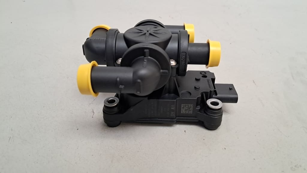 Original Magnetventil für den Kühlmittelkreislauf für Porsche Taycan (9J1906457A)-Occasion